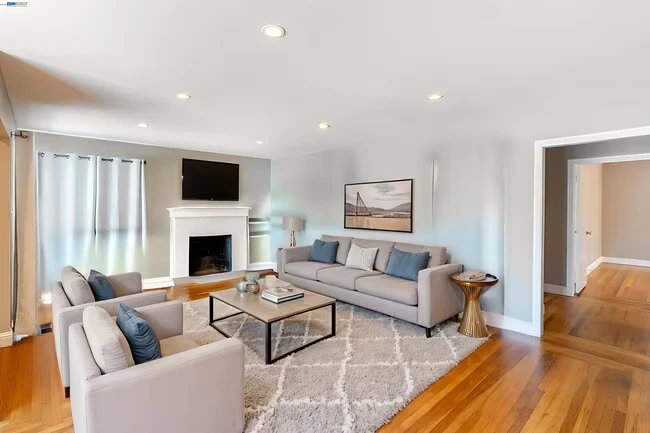 21835 Redwood Rd Castro Valley, CA 94546 photo 2