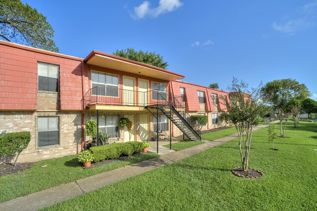 Dover Apartments photo 3