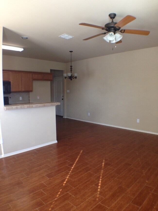 1327 Piedmont Dr Mansfield, TX 76063 photo 2