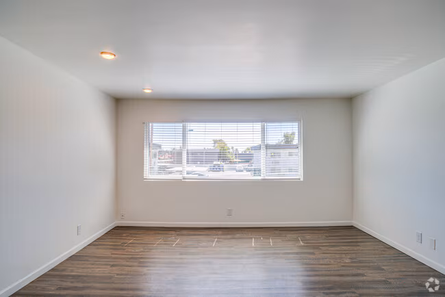 Luna Bear 454 West Brown Apartments photo 5