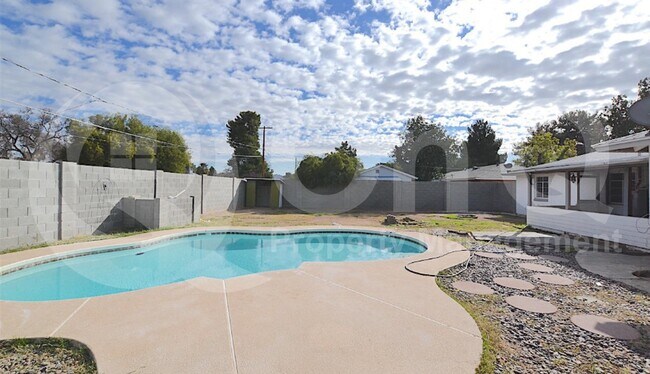 1730 W Northview Ave Phoenix, AZ 85021 photo 3