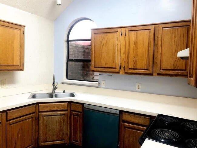 113 STREAMSIDE DR photo 5