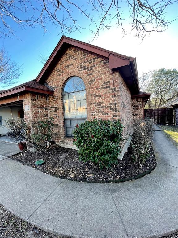 113 STREAMSIDE DR photo 3