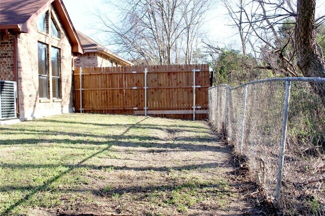 113 STREAMSIDE DR photo 4