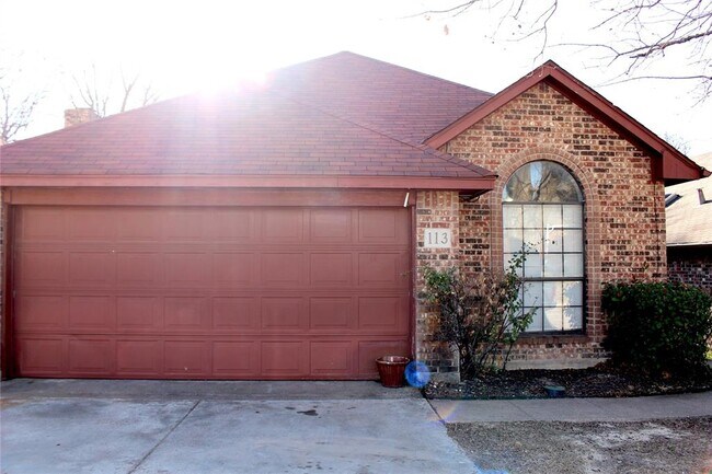 113 STREAMSIDE DR photo 2