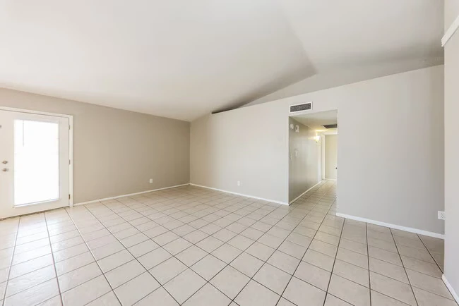 9632 W El Caminito Dr Peoria, AZ 85345 photo 5