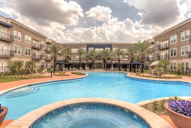 19400 W Bellfort Richmond, TX 77407 photo 4