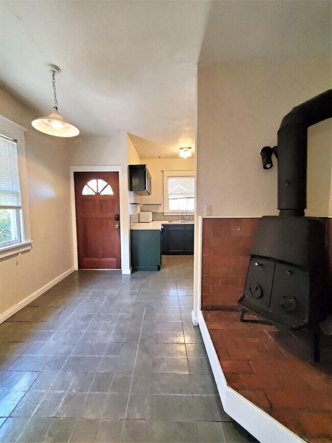 852 NE 57th St Seattle, WA 98105 photo 3