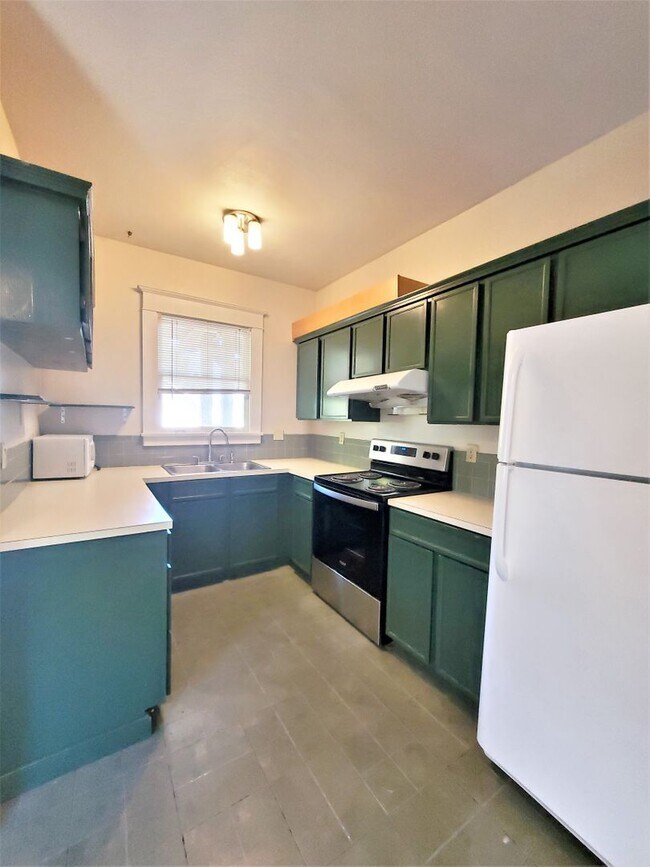 852 NE 57th St Seattle, WA 98105 photo 4