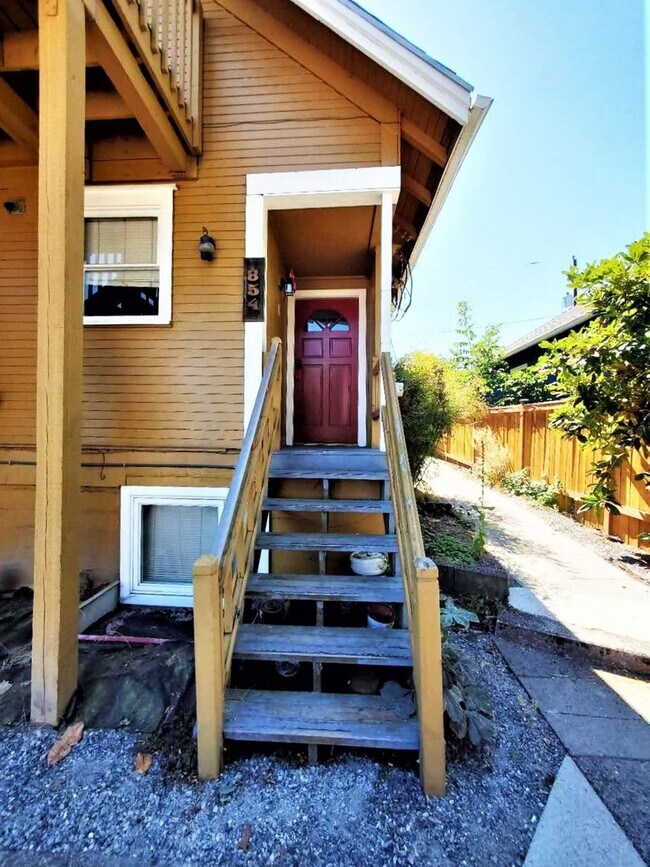 852 NE 57th St Seattle, WA 98105 photo 2