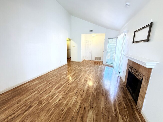 208 Grovewood Loop N Brentwood, CA 94513 photo 4