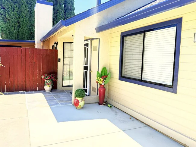 208 Grovewood Loop N Brentwood, CA 94513 photo 2