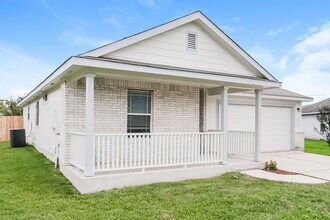 105 Lucy Cove, Hutto, TX 78634 photo 3