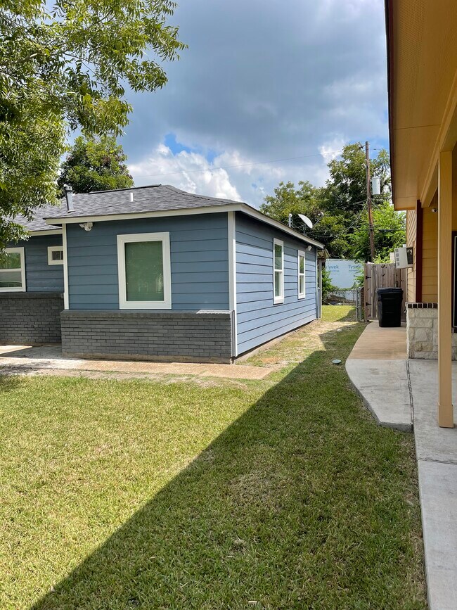 9505 Sierra Dr Houston, TX 77051 photo 3