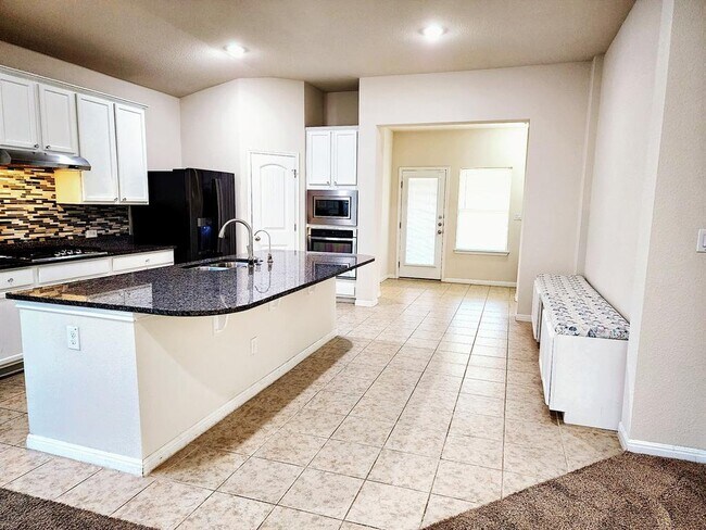 2052 Hat Bender Lp Round Rock, TX 78664 photo 3