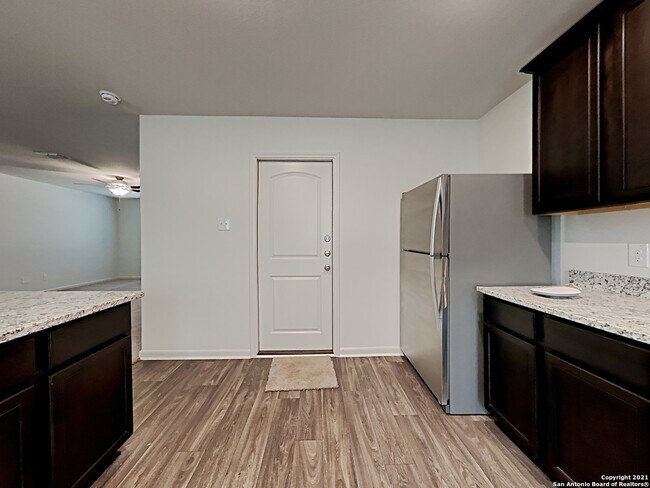 7254 Lazy Cyn San Antonio, TX 78252 photo 3