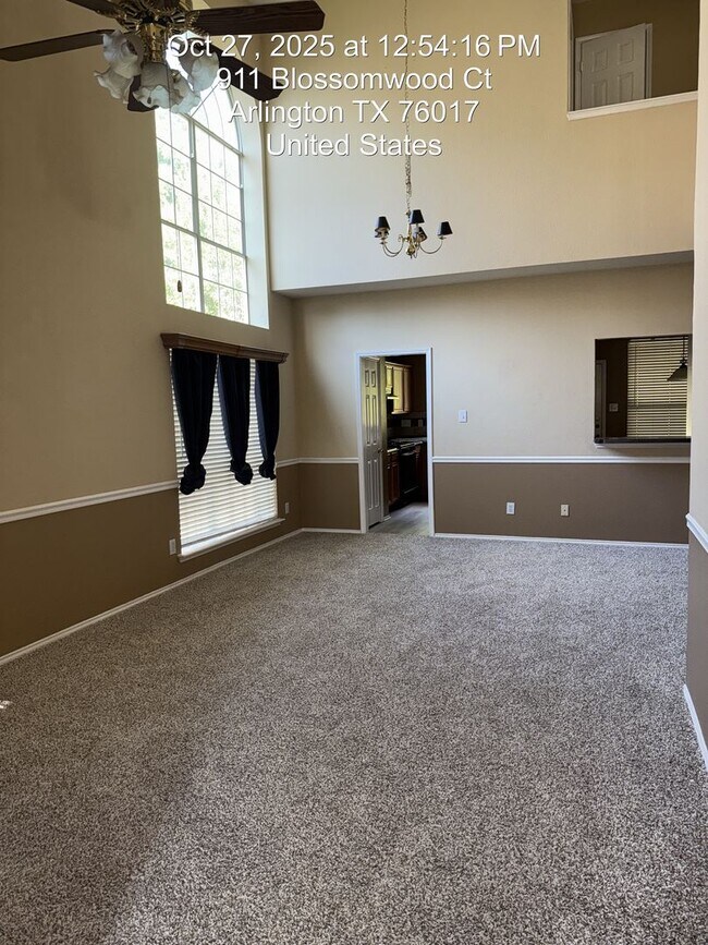 911 Blossomwood Court, Arlington, TX 76017 photo 2