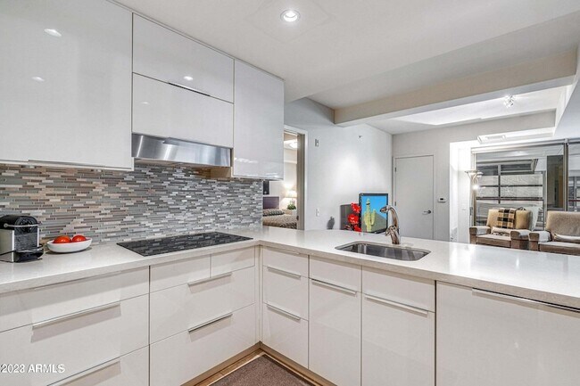7157 E Rancho Vista Dr Scottsdale, AZ 85251 photo 3