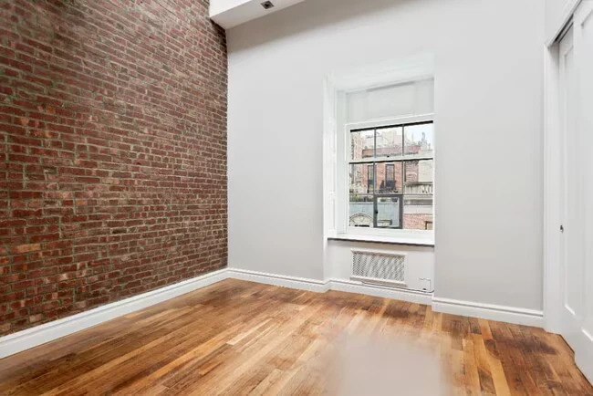 7 E 75th St New York, NY 10021 photo 4