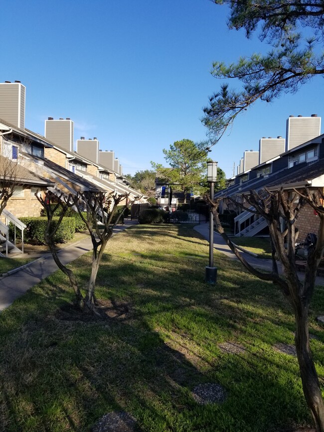 Willow Run Townhomes photo 3