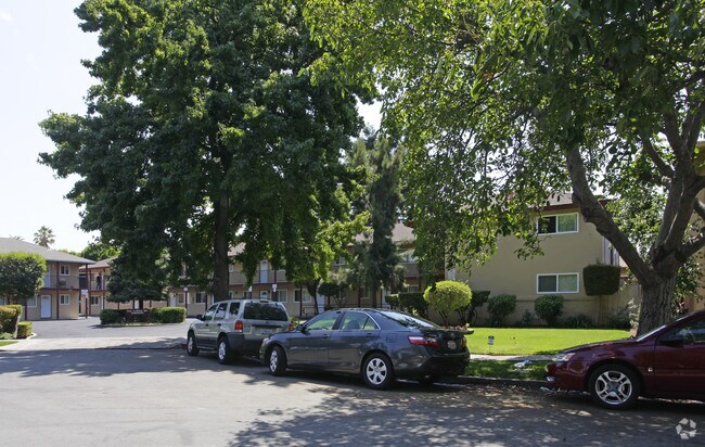 Clarmar Way Apartments photo 2