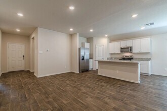 833 Bahia Pl Seguin, TX 78155 photo 3