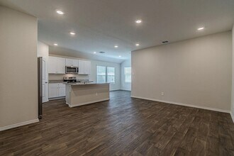 833 Bahia Pl Seguin, TX 78155 photo 2