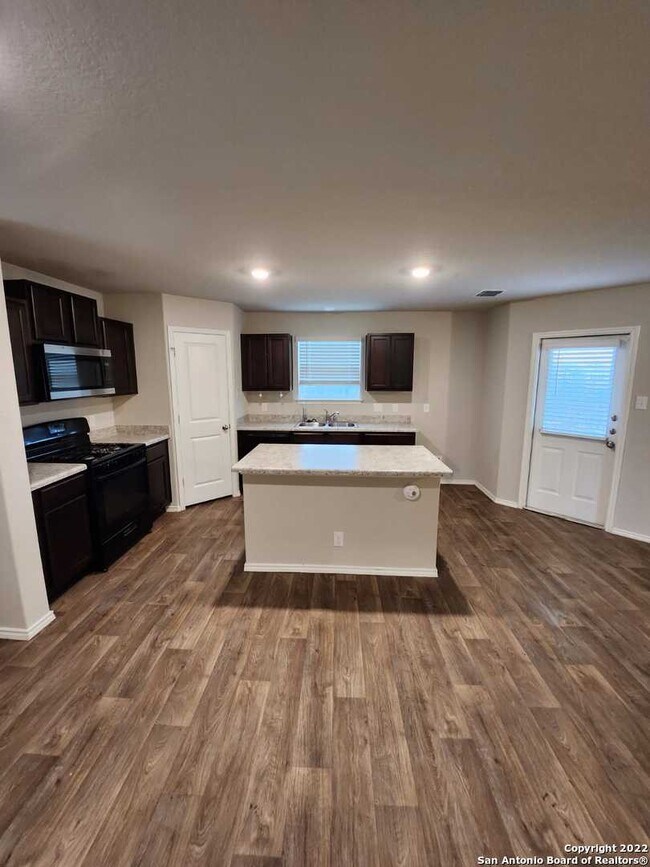 5507 Rosillo Bluff San Antonio, TX 78222 photo 4