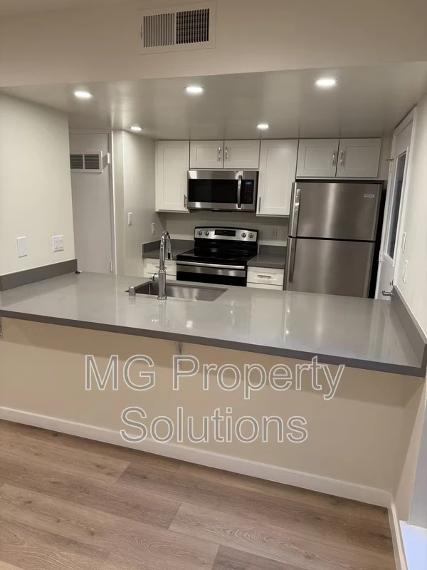 55 Roundtree Blvd San Rafael, CA 94903 photo 2