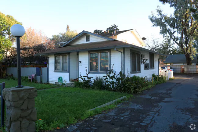 Napa Gardens Apartments photo 3