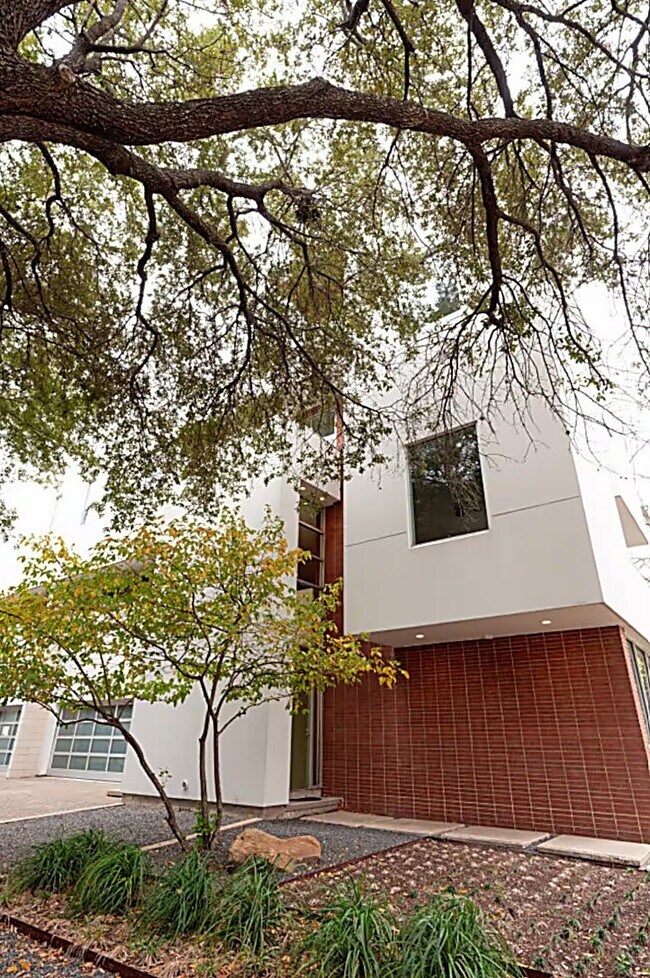 4904 South Shepherd Drive, Houston, TX 77098 photo 2