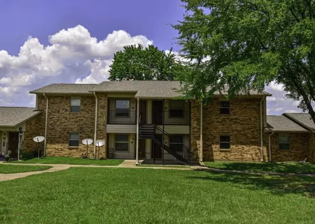 1301 W College St Canton, TX 75103 photo 3