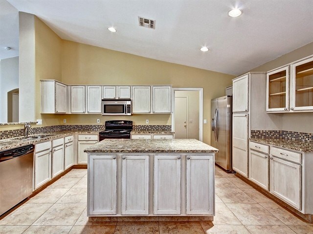 15866 W Tara Ln Surprise, AZ 85374 photo 3