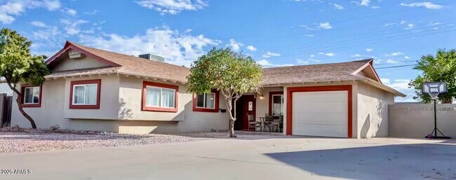 8447 E SHERIDAN Street photo 2