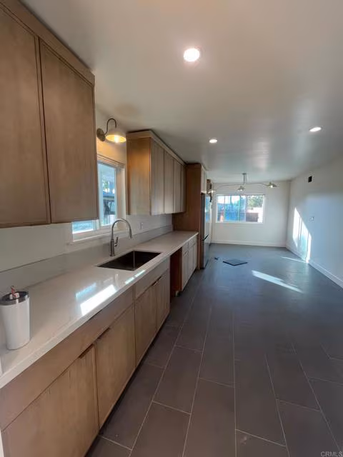 1055 Evergreen Dr Encinitas, CA 92024 photo 2
