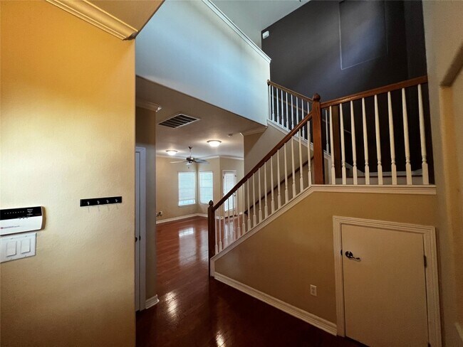 6704 Menchaca Rd Austin, TX 78745 photo 4