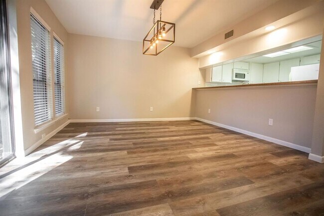 2301 Mistletoe Drive, Fort Worth, TX 76110 photo 4