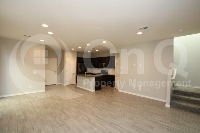 5742 W Raymond St Phoenix, AZ 85043 photo 5