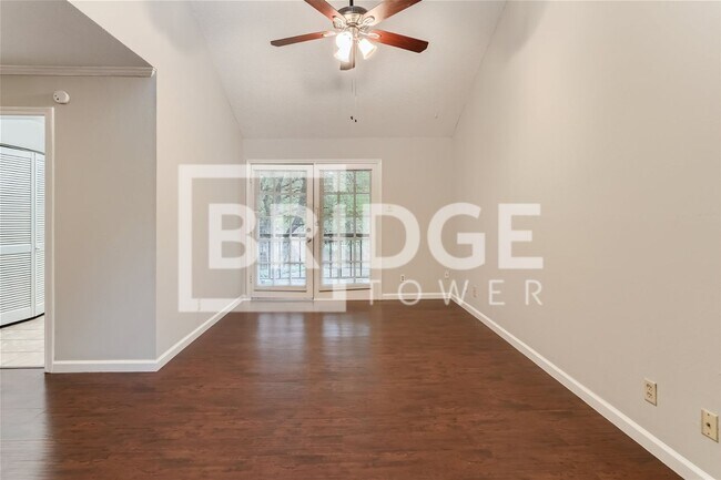 16301 Ledgemont Ln Addison, TX 75001 photo 2