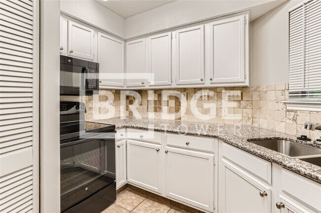 16301 Ledgemont Ln Addison, TX 75001 photo 5