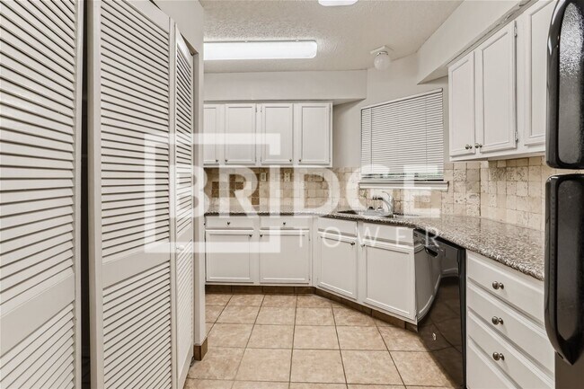 16301 Ledgemont Ln Addison, TX 75001 photo 4