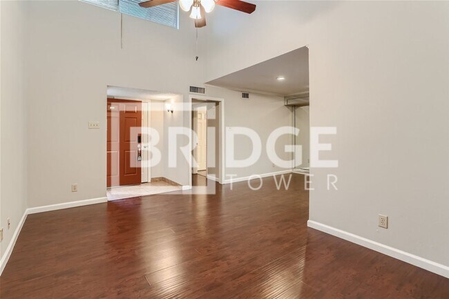 16301 Ledgemont Ln Addison, TX 75001 photo 3
