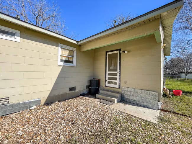 523 W Merriweather St New Braunfels, TX 78130 photo 5