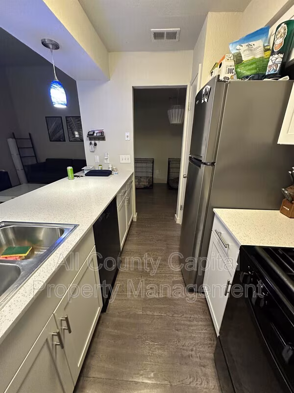 826 King Albert St Austin, TX 78745 photo 5