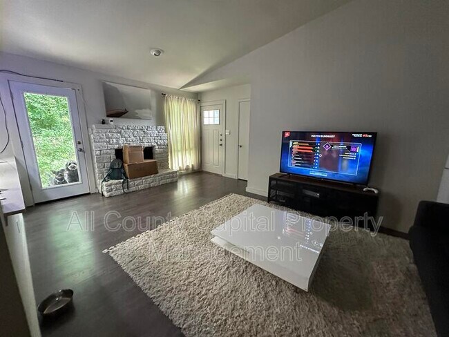 826 King Albert St Austin, TX 78745 photo 4