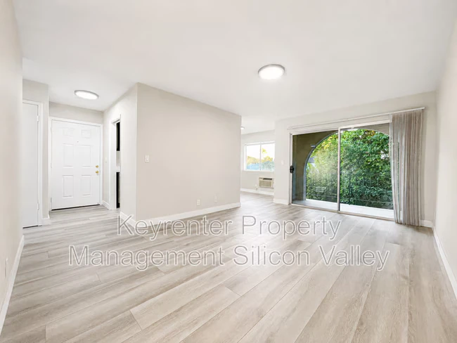 1104 Delna Manor Lane, San Jose, CA 95128 photo 2