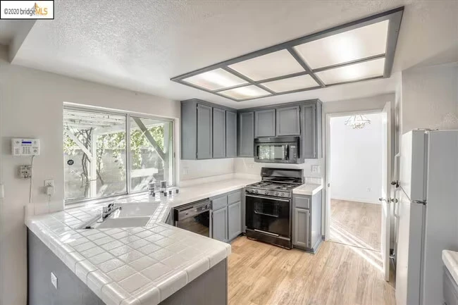 4973 Ridgeview Dr Antioch, CA 94531 photo 3