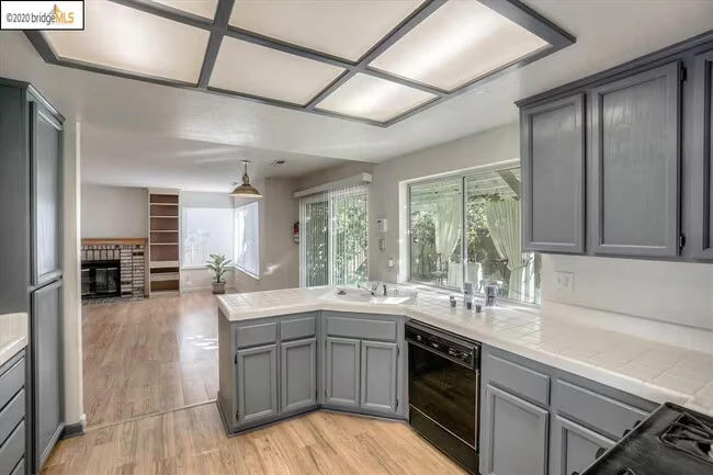 4973 Ridgeview Dr Antioch, CA 94531 photo 2