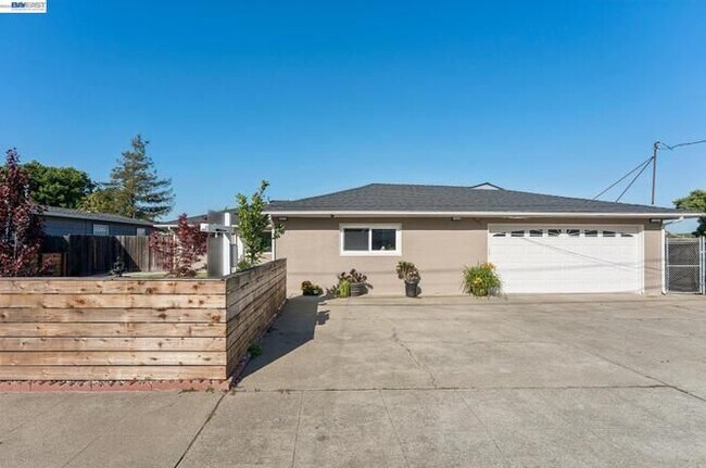 417 Maitland Dr Alameda, CA 94502 photo 2