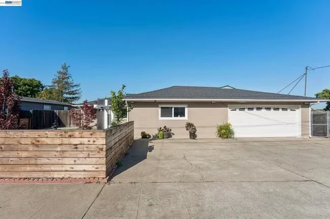 417 Maitland Dr Alameda, CA 94502 photo 2